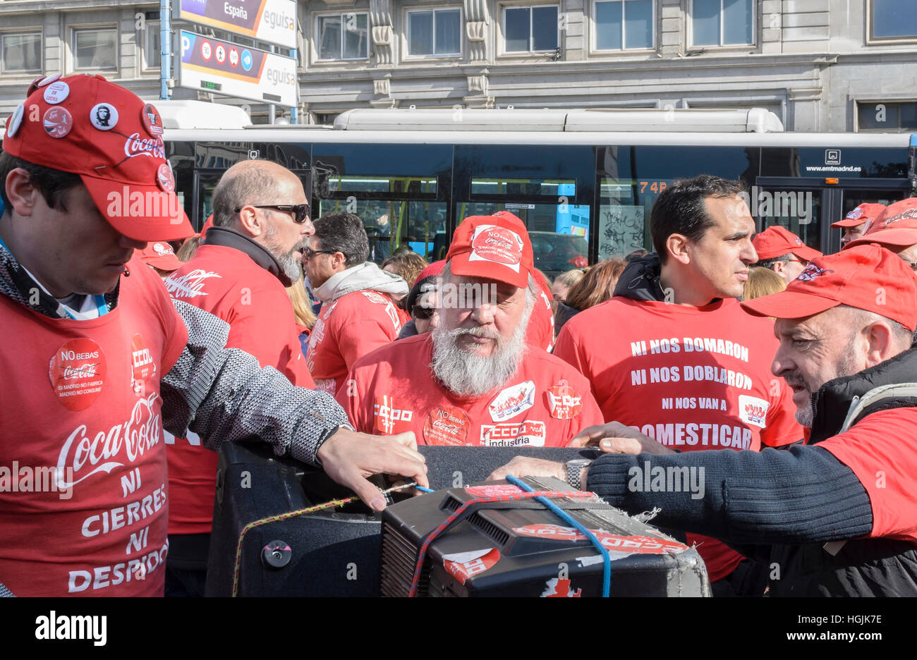 Madrid, Spagna. 22 gennaio, 2017. Riunione di massa dei lavoratori contro la chiusura della Coca Cola Fuenlabrada factory il 22 gennaio, Madrid, Spagna. Credito: Enrique Davó/Alamy Live News. Foto Stock