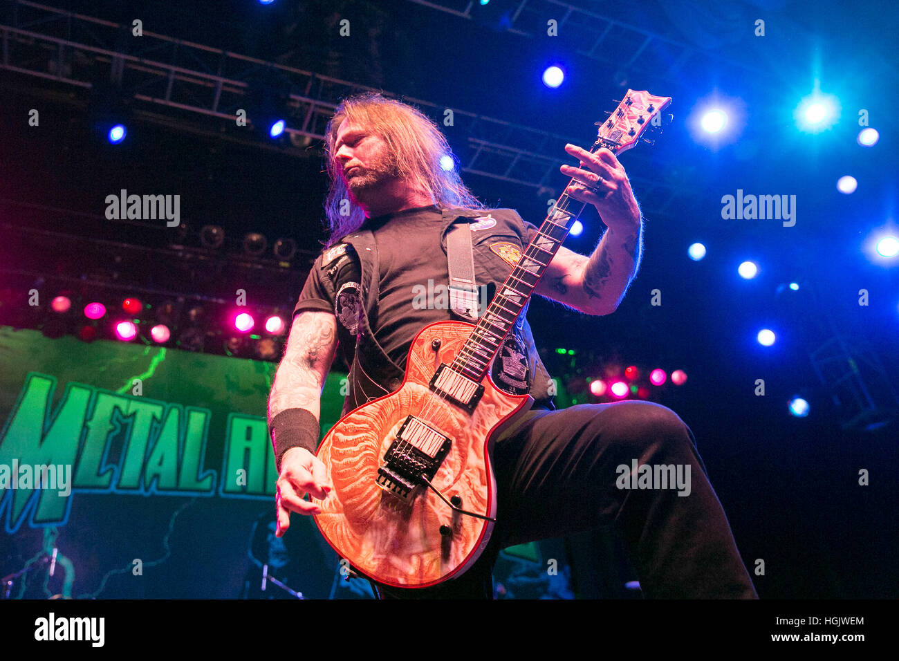 Gary Holt di metallo Allegiance esegue il 20 gennaio 2017 presso la città di Grove nazionale di Anaheim, in California. Foto Stock