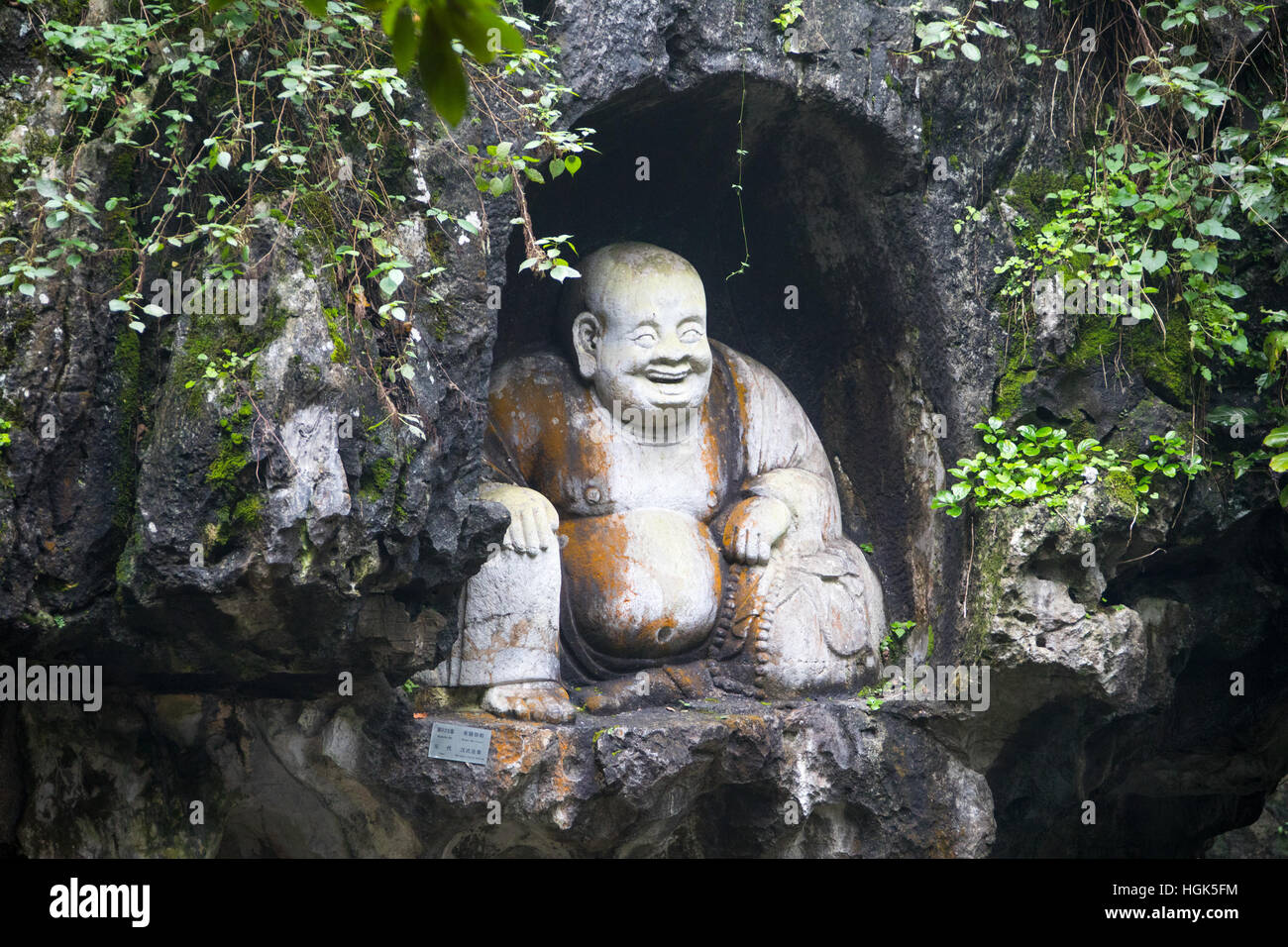 Buddha, Feilai Feng grotte calcaree Ling Yin tempio Hangzhou Cina Foto Stock