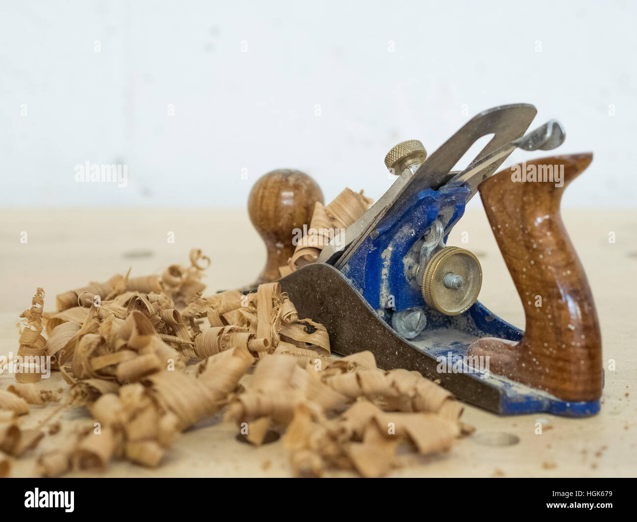 Piano a mano con trucioli di legno Foto Stock