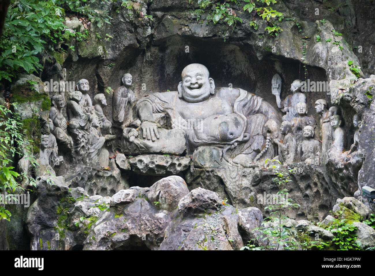 Ridere Buddha, Feilai Feng grotte calcaree Ling Yin tempio Hangzhou Cina Foto Stock