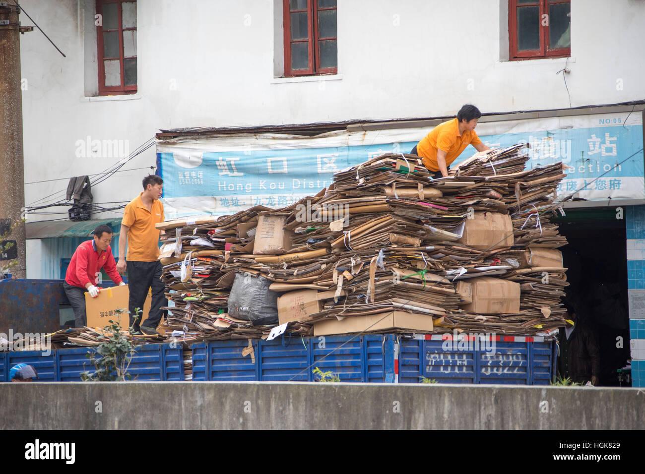Cartone di riciclo a Shanghai in Cina Foto Stock