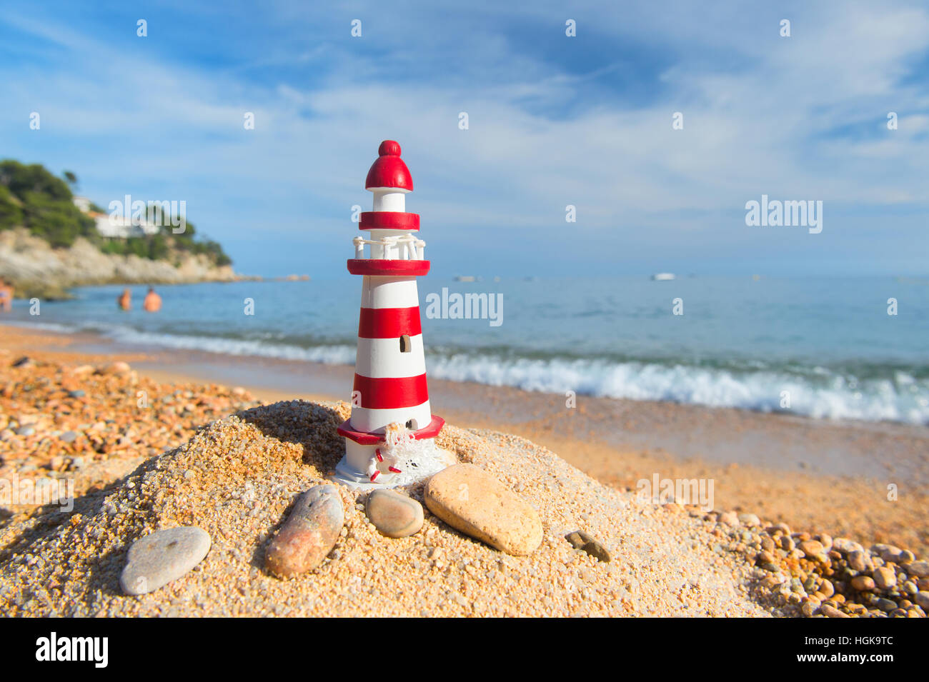 Faro in miniatura in spiaggia Foto Stock