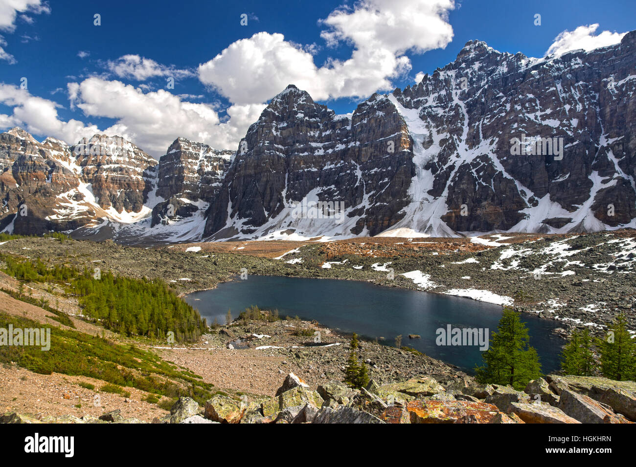 Valle del Lago Eiffel delle dieci cime paesaggio delle Montagne Rocciose. Escursione panoramica sul passo di Wenkchemna, Parco Nazionale di Banff, Montagne Rocciose canadesi, Alberta Canada Foto Stock