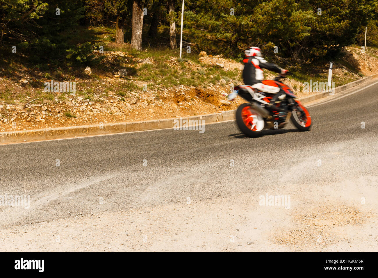 Moto Racing attraverso l'angolo della strada, motion unsharpness Foto Stock