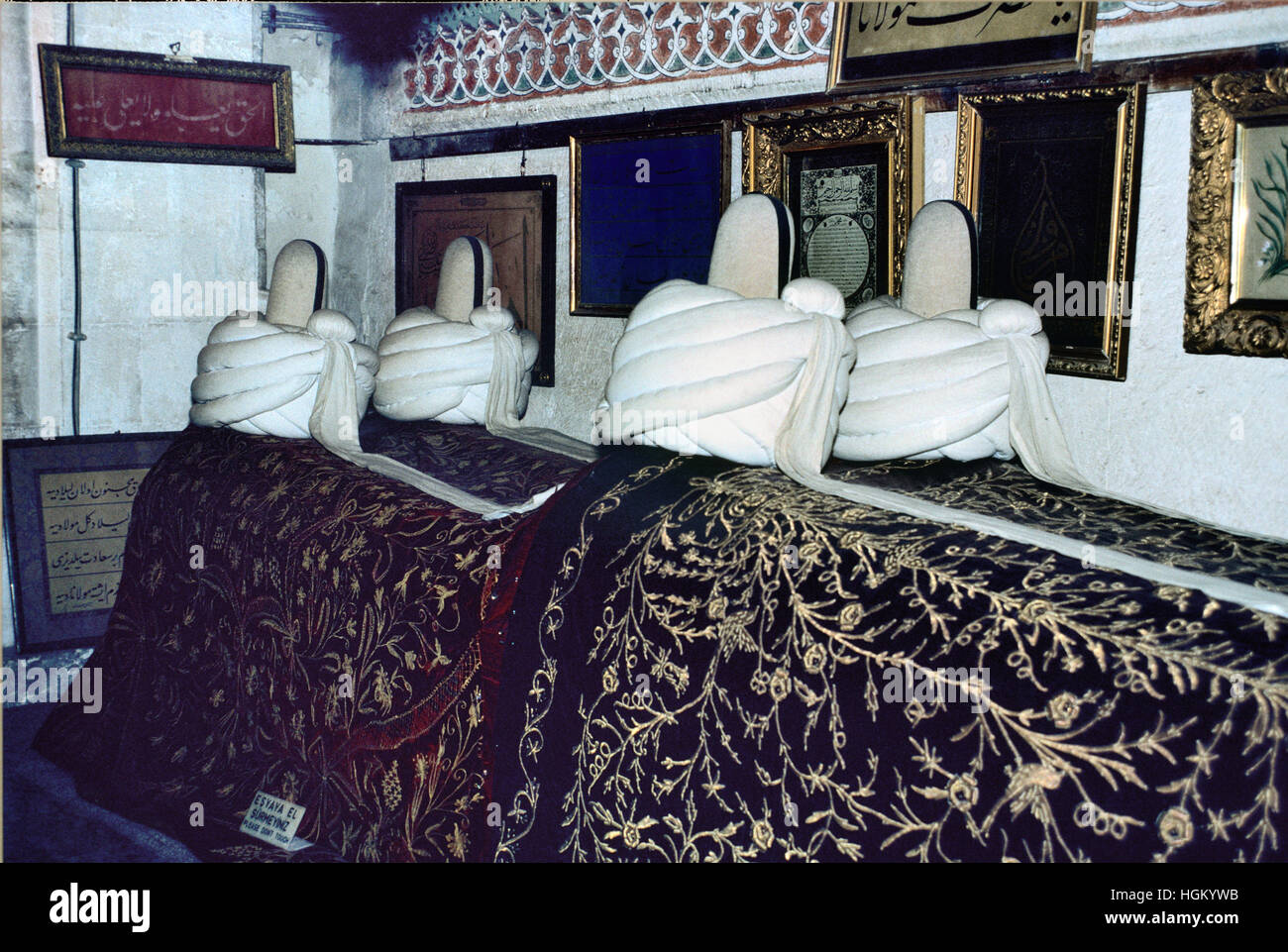 Le tombe di Seljuk all'interno del museo di Mevlana o Tekke (1274) o Santuario Konya Turchia Foto Stock