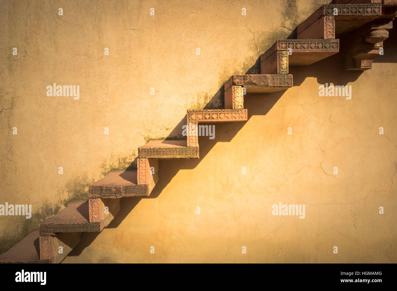Gradini in pietra si vede nel Forte di Agra, India Foto Stock