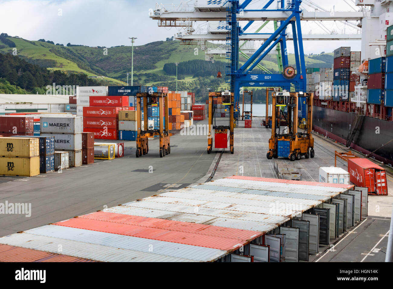 Servizi di movimentazione delle merci di contenitori a Port Chalmers, porto di Otago, Dunedin, Nuova Zelanda. Foto Stock