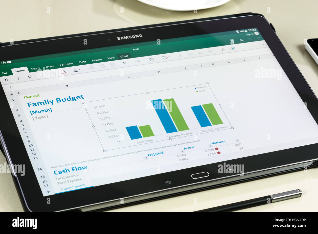 Krynica, Polonia - 19 dicembre 2016 - applicazione Microsoft Office Excel  sul Samsung Galaxy Nota Pro 12.2. Microsoft Excel è un foglio di calcolo  sviluppato b Foto stock - Alamy