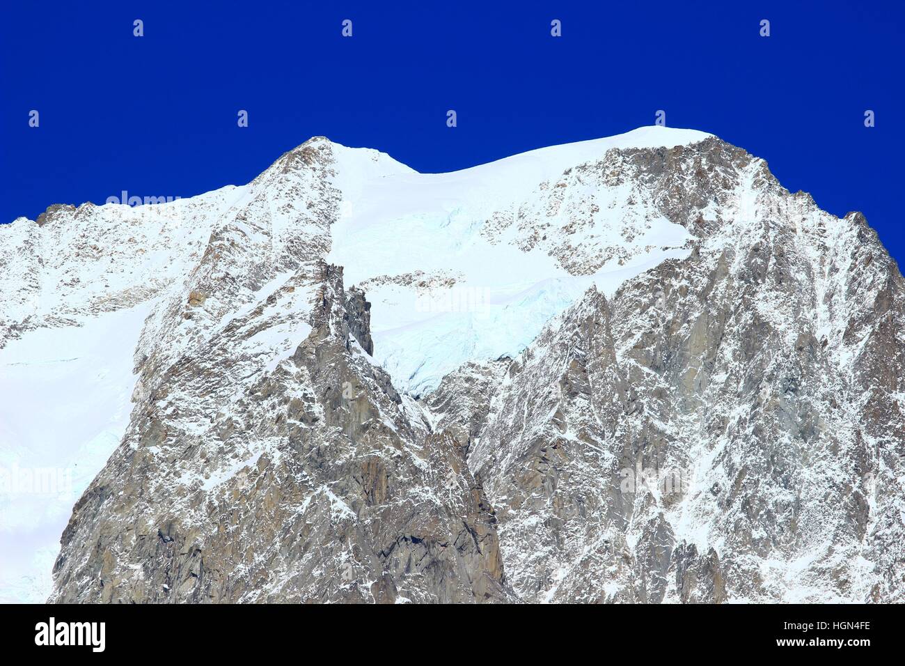 Grandes Jorasses con ghiacciaio nel massiccio del Monte Bianco, nelle Alpi, sulla frontiera Francia-Italia Foto Stock