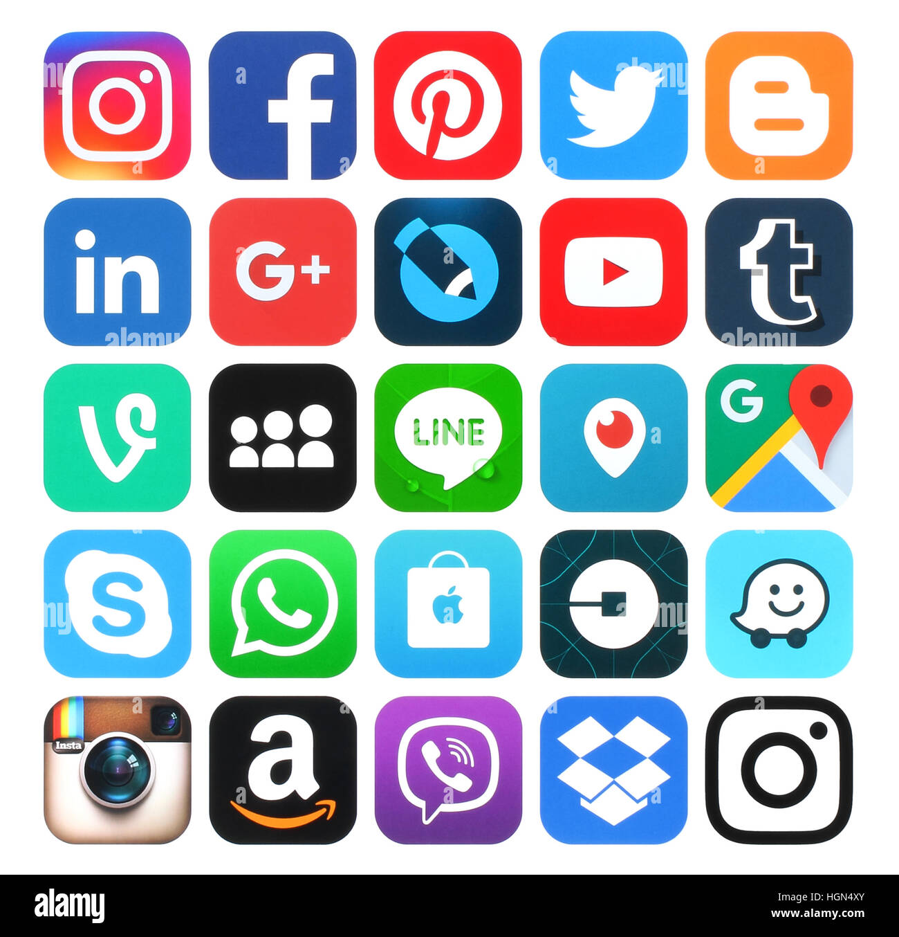 Kiev, Ucraina - 25 Maggio 2016: popolare social media icone come: Facebook, Twitter, Blogger, Linkedin Tumblr, Myspace e altri stampati su bianco p Foto Stock