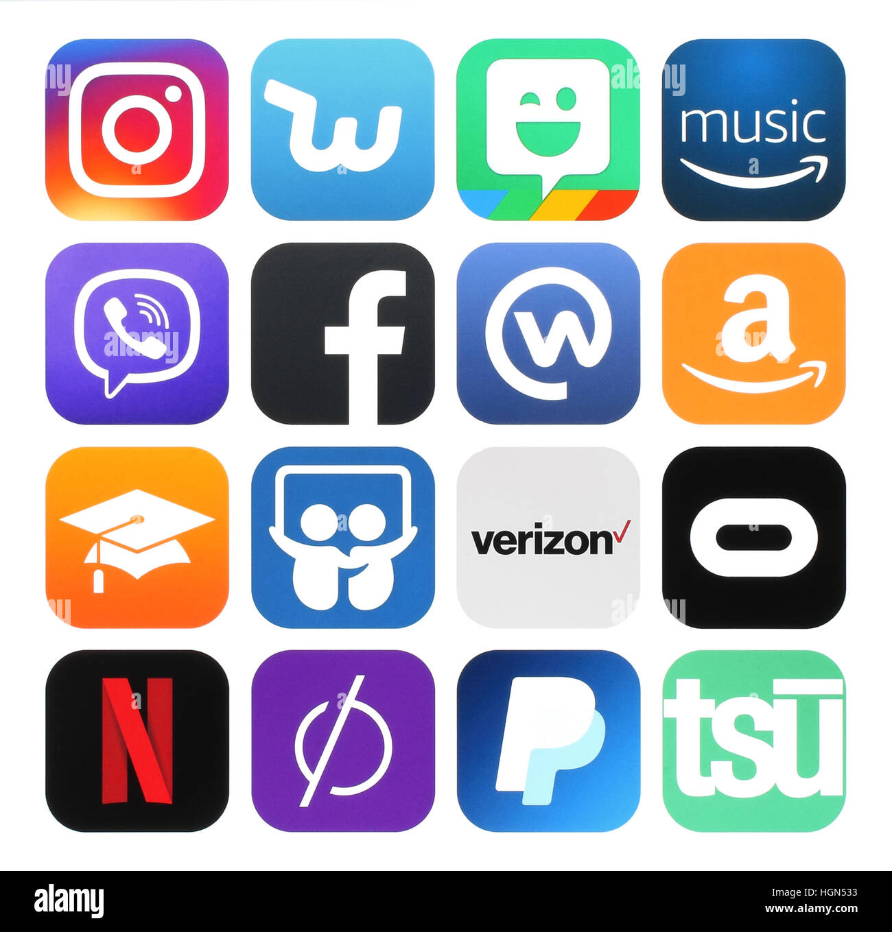 Kiev, Ucraina - 18 Ottobre 2016: Raccolta del popolare social media, business, foto logo stampato su carta: Facebook cita Instagram, luogo di lavoro, Foto Stock