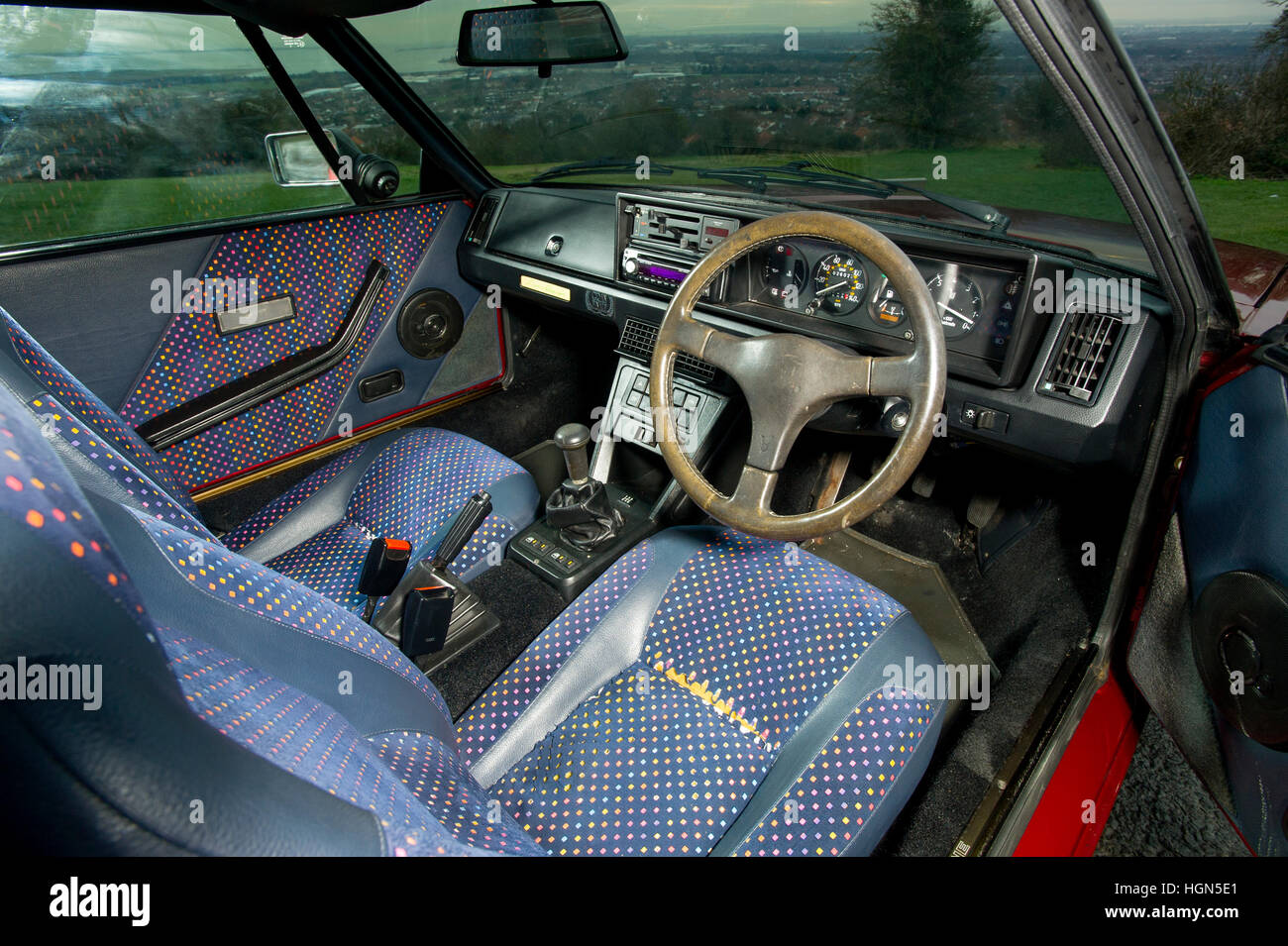 1988 Fiat X1/9 metà propulsori auto sportiva, progettato da Bertone, interno in velluto Foto Stock