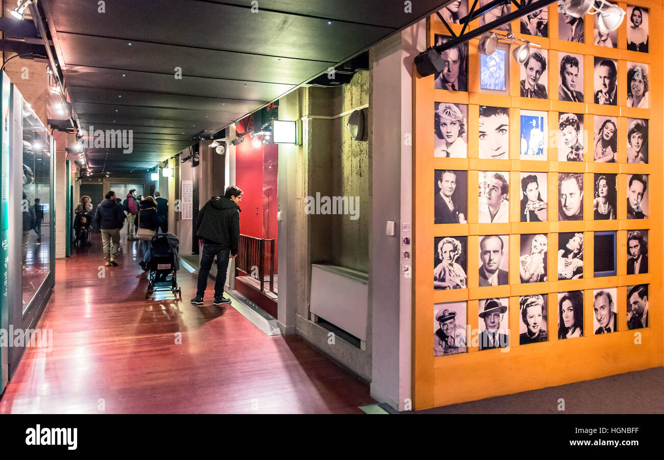 Turisti visitano il Museo Nazionale del Cinema di Torino, Italia. Foto Stock
