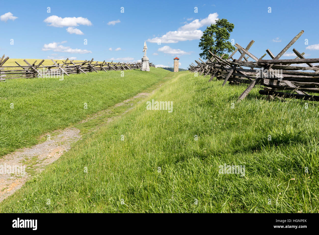 Campo di battaglia di Antietam, Maryland. Sunken Road (sanguinosa Lane). Torre di osservazione in background. Foto Stock