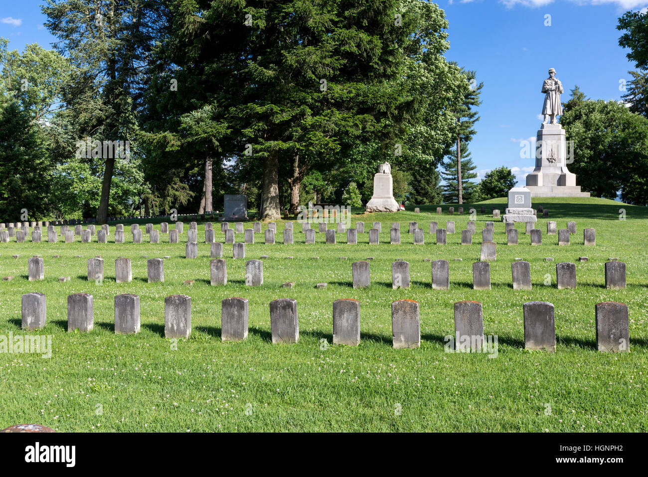 Il cimitero di Antietam, Sharpsburg, Maryland. Soldato semplice monumento. " Non per se stessi ma per il loro paese,' è inscritto. Foto Stock