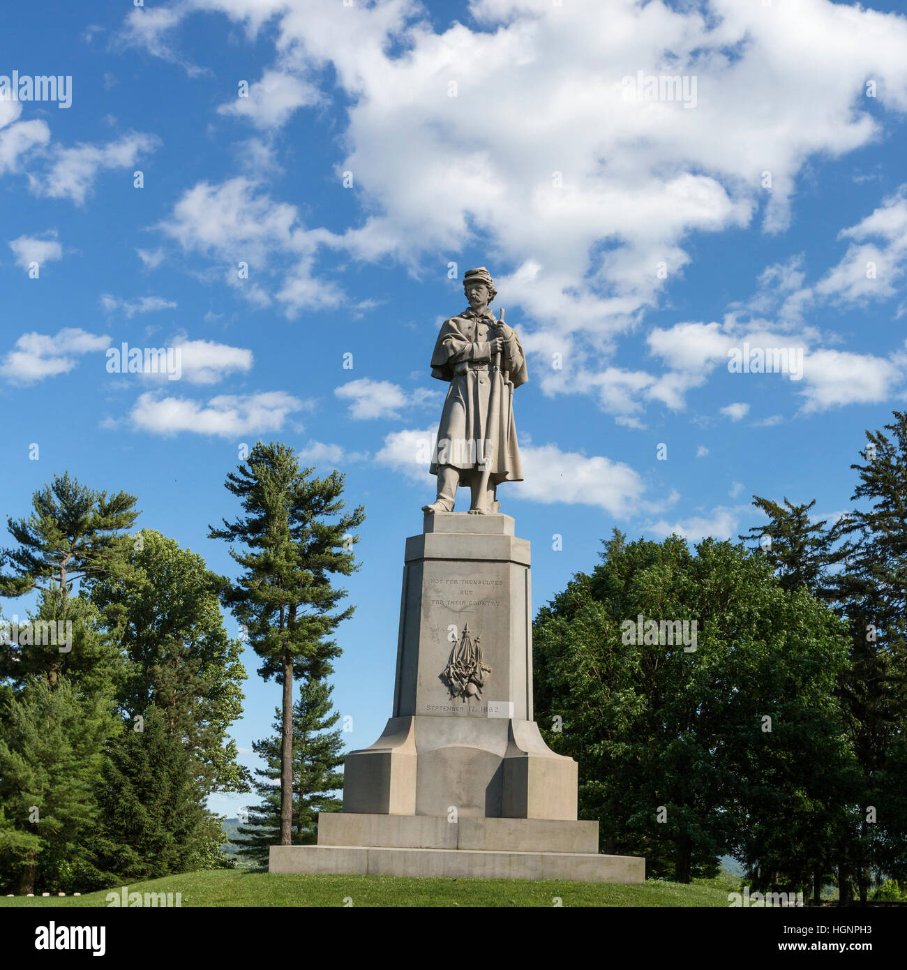 Il cimitero di Antietam, Sharpsburg, Maryland. Soldato semplice monumento. " Non per se stessi ma per il loro paese,' è inscritto. Foto Stock