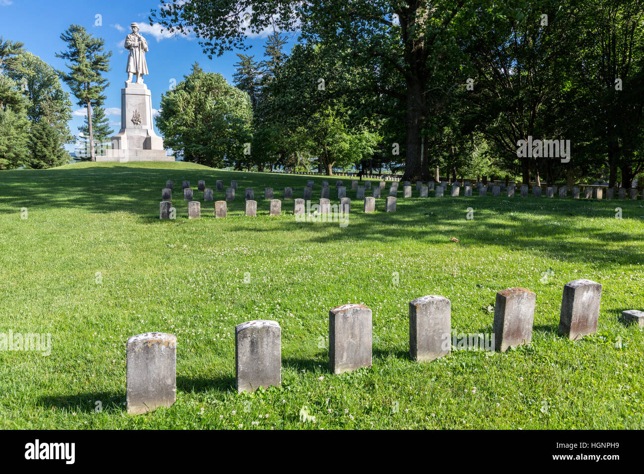 Il cimitero di Antietam, Sharpsburg, Maryland. Soldato semplice monumento. " Non per se stessi ma per il loro paese,' è inscritto. Foto Stock