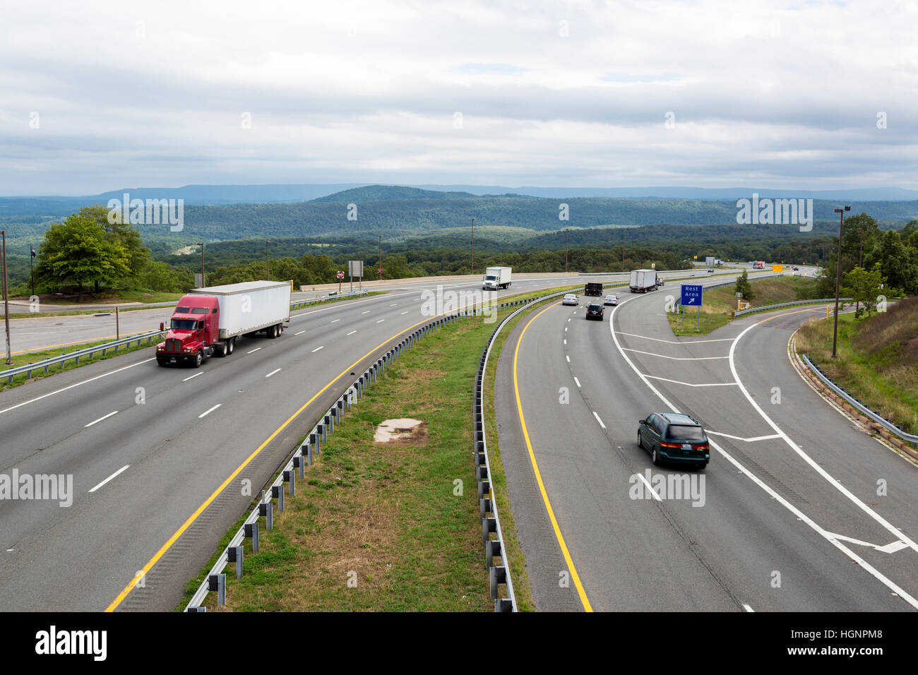 Interstate Highway 68, Sideling Hill, Maryland. Blue Ridge Mountains. Foto Stock
