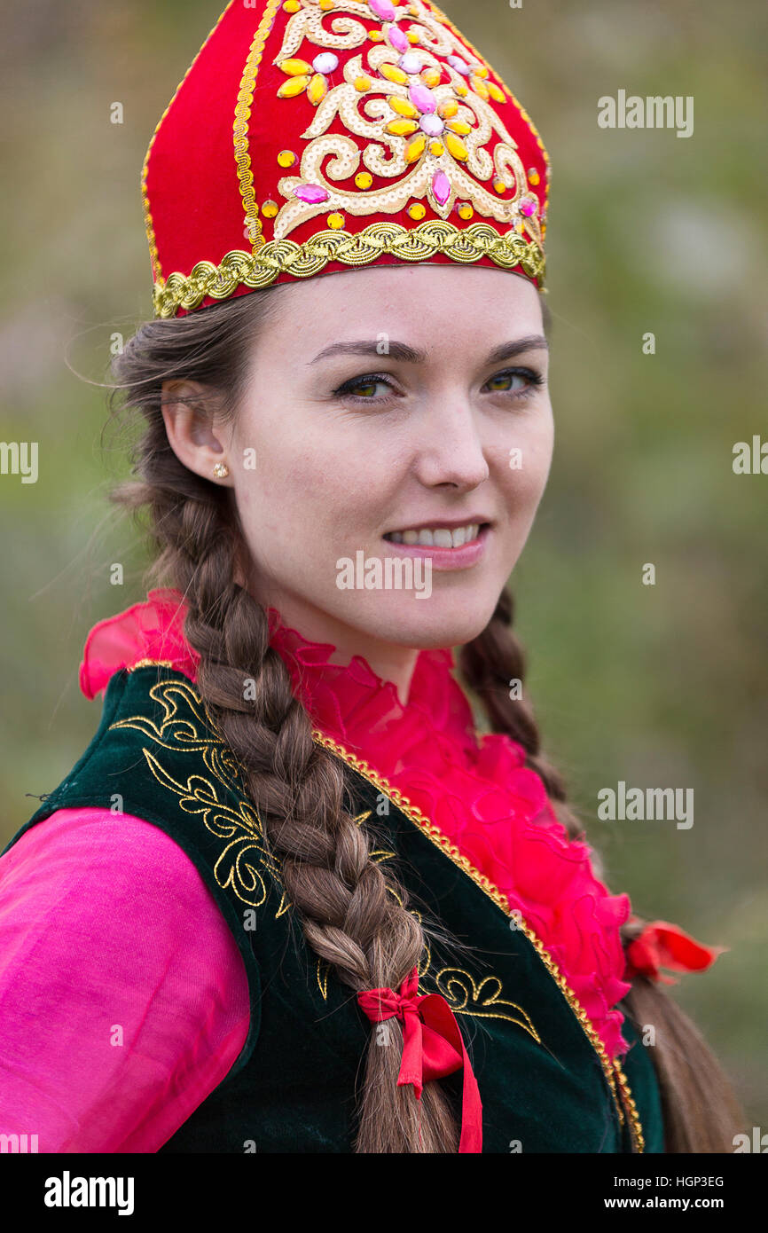 Il kazako donna in costume nazionale ad Almaty in Kazakistan. Foto Stock