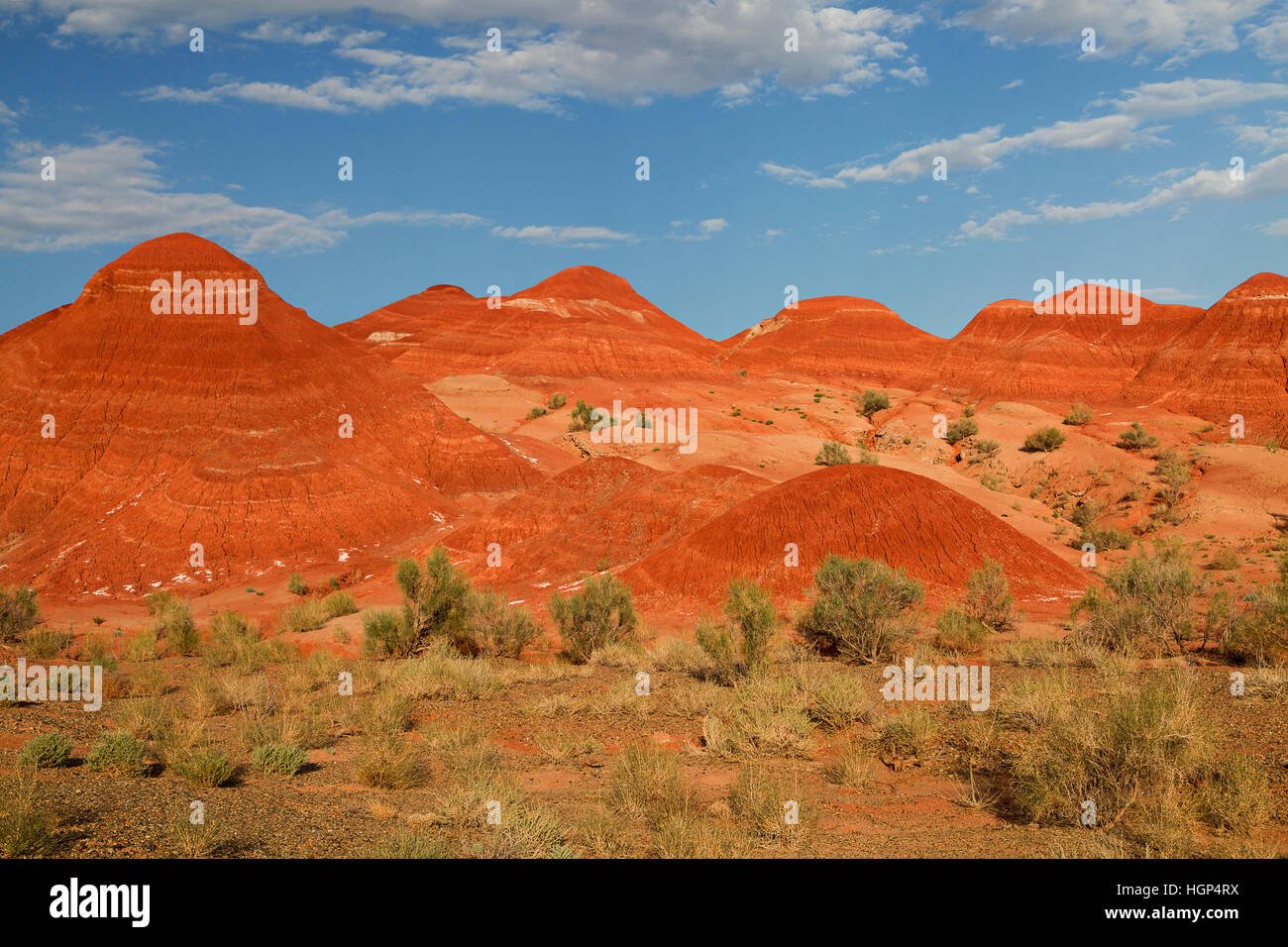 Le colline rosse nelle montagne di Aktau in Kazakistan Foto Stock