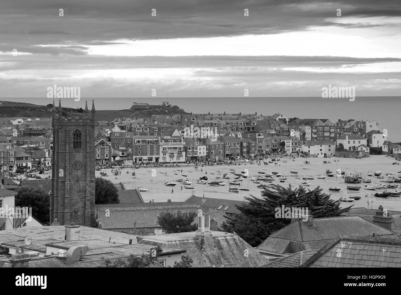 Estate lungomare, il porto e la spiaggia vista, St Ives town, St Ives Bay, Cornwall County; Inghilterra; Regno Unito Foto Stock