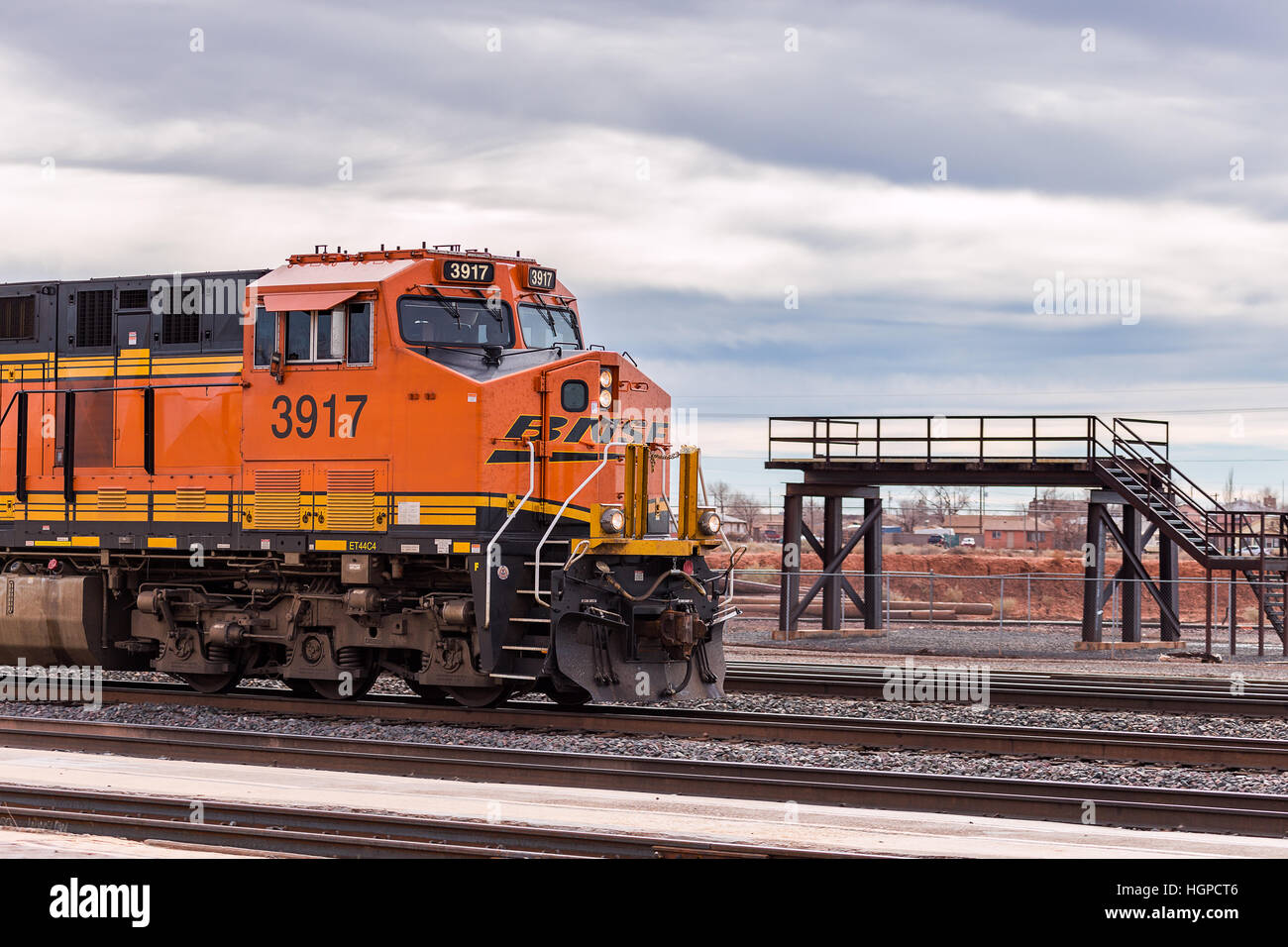 BNSF Santa Fe Railroad Train Engine alla stazione Foto Stock