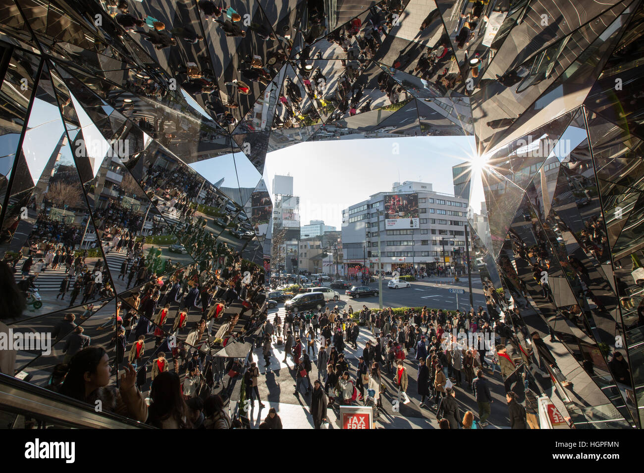 Il caleidoscopio specchiata interno del Tokyo Plaza shopping mall, in Harajuku, a Tokyo, Giappone. Foto Stock