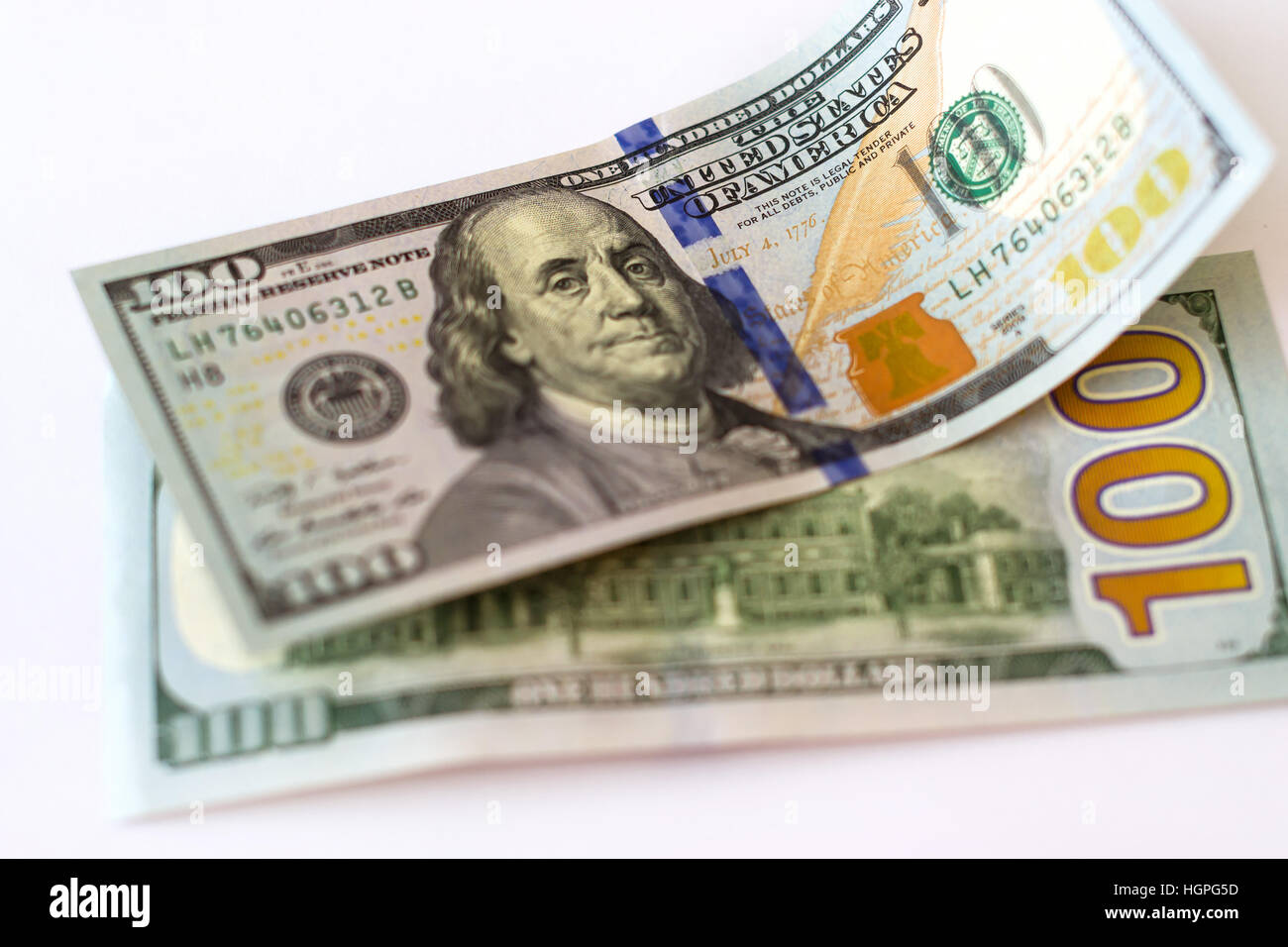 Un centinaio di dollari, nuove banconote sono nelle denominazioni di 100 dollar, serie 2009. Simbolo di valuta USA di ricchezza e di investimento. Il denaro del Regno S Foto Stock