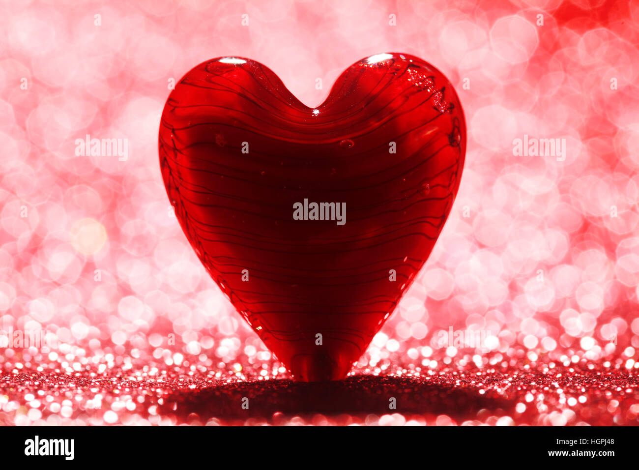 Rosso lucido cuore sfondo Foto Stock