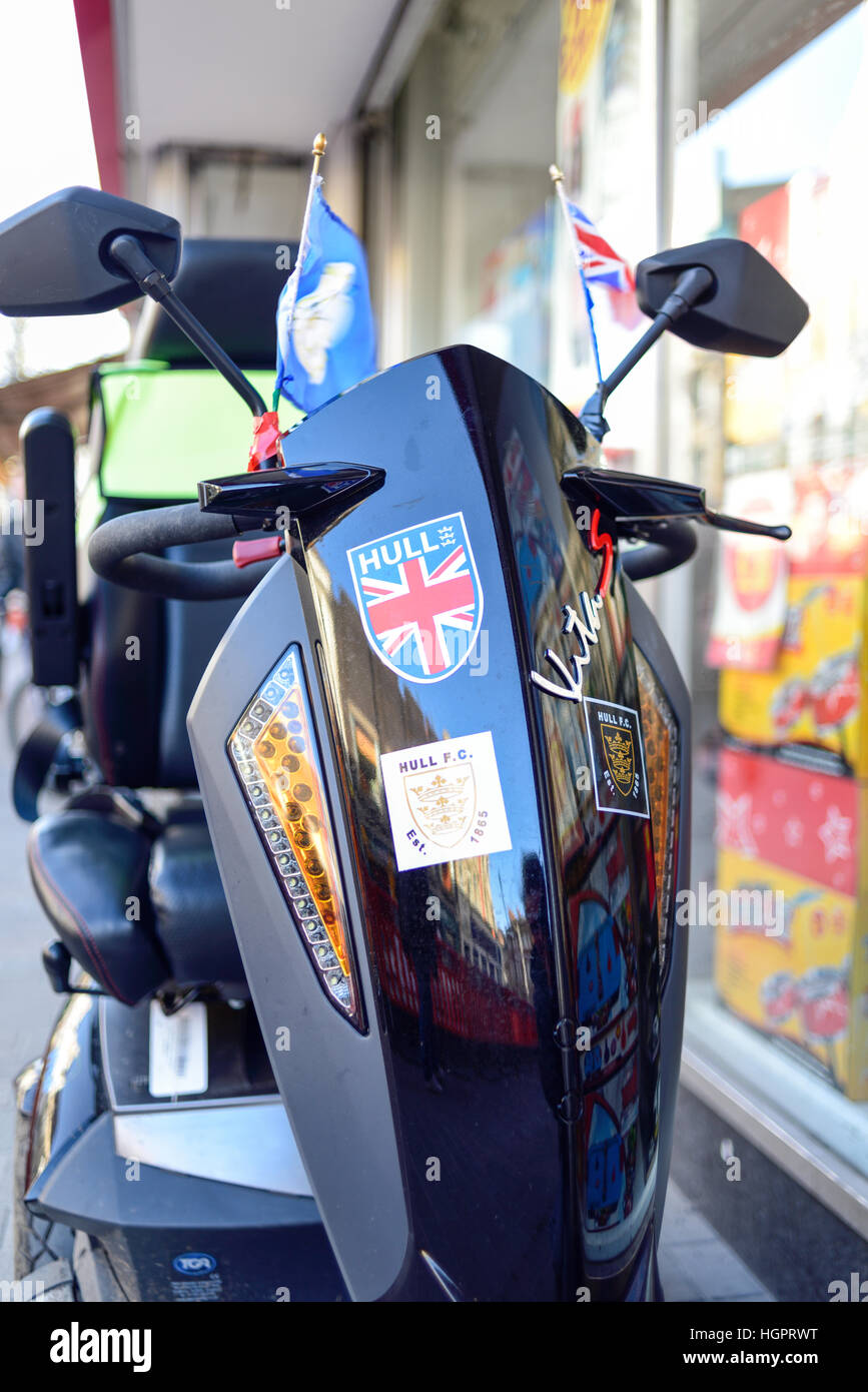 Kingston-Upon-Hull ,East Riding of Yorkshire,UK.Handicap Scooter con scafo di adesivi. Foto Stock