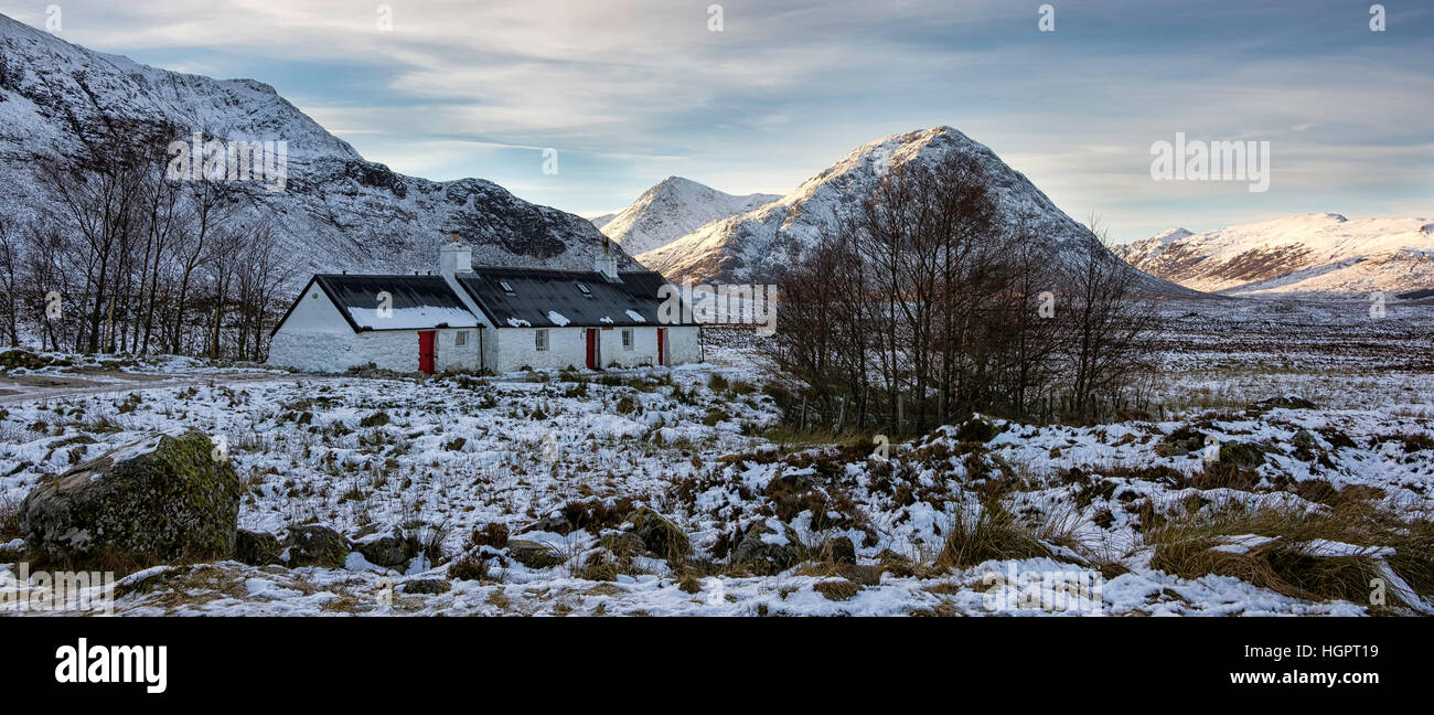 Black Rock Cottage in inverno, Glencoe, Scotland, Regno Unito. Foto Stock