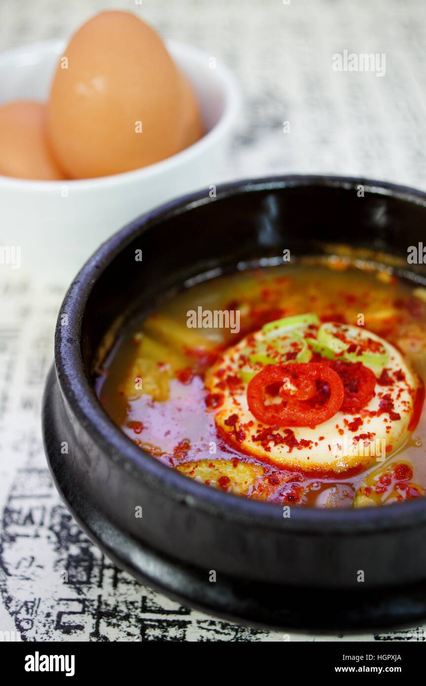 Soft Tofu stufato (Sundubu Jjigae) Foto Stock