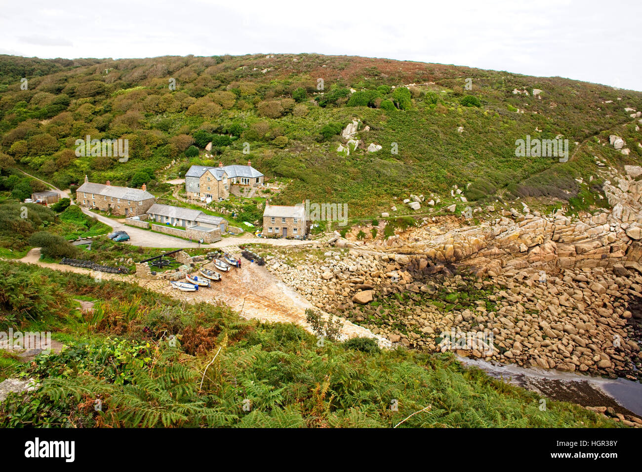 Barche da pesca trasportata su di uno scalo, Penberth, Cornwall, Inghilterra, Regno Unito. Foto Stock
