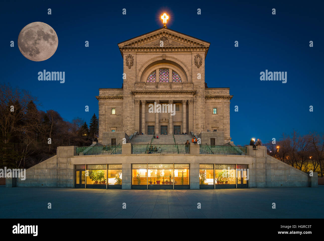 San Giuseppe oratorio al crepuscolo - Montreal, QC, Canada Foto Stock