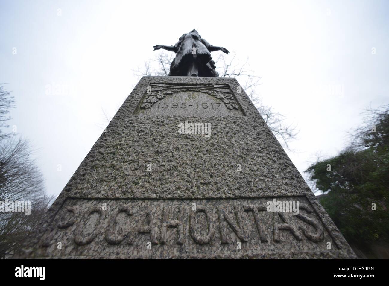 Gravesend Kent. 2017. Quattrocentesimo anno dopo la morte di Pocahontas. St Georges chiesa, Gravesend. Foto Stock