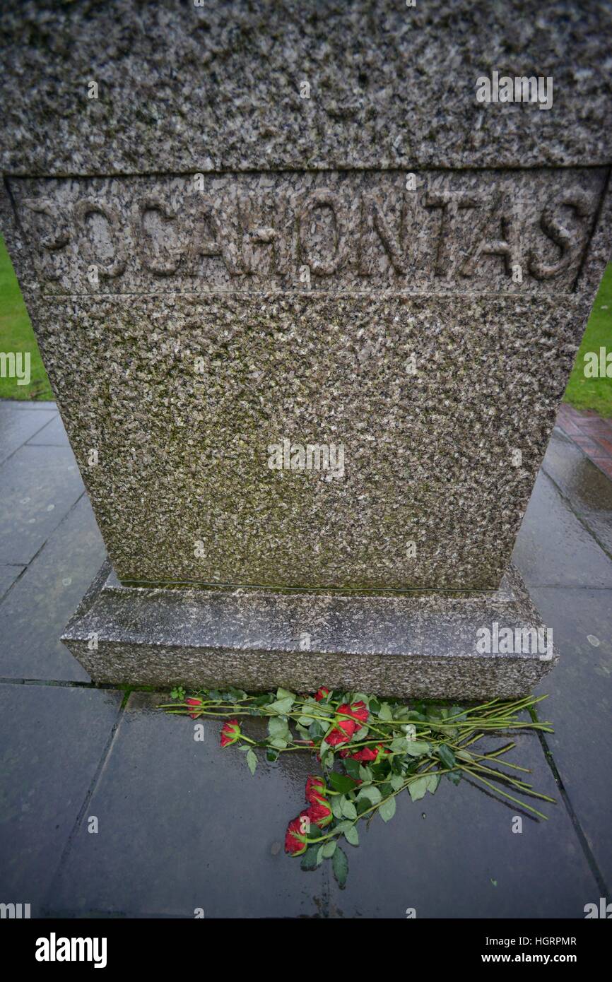 Gravesend Kent. 2017. Quattrocentesimo anno dopo la morte di Pocahontas. St Georges chiesa, Gravesend. Foto Stock