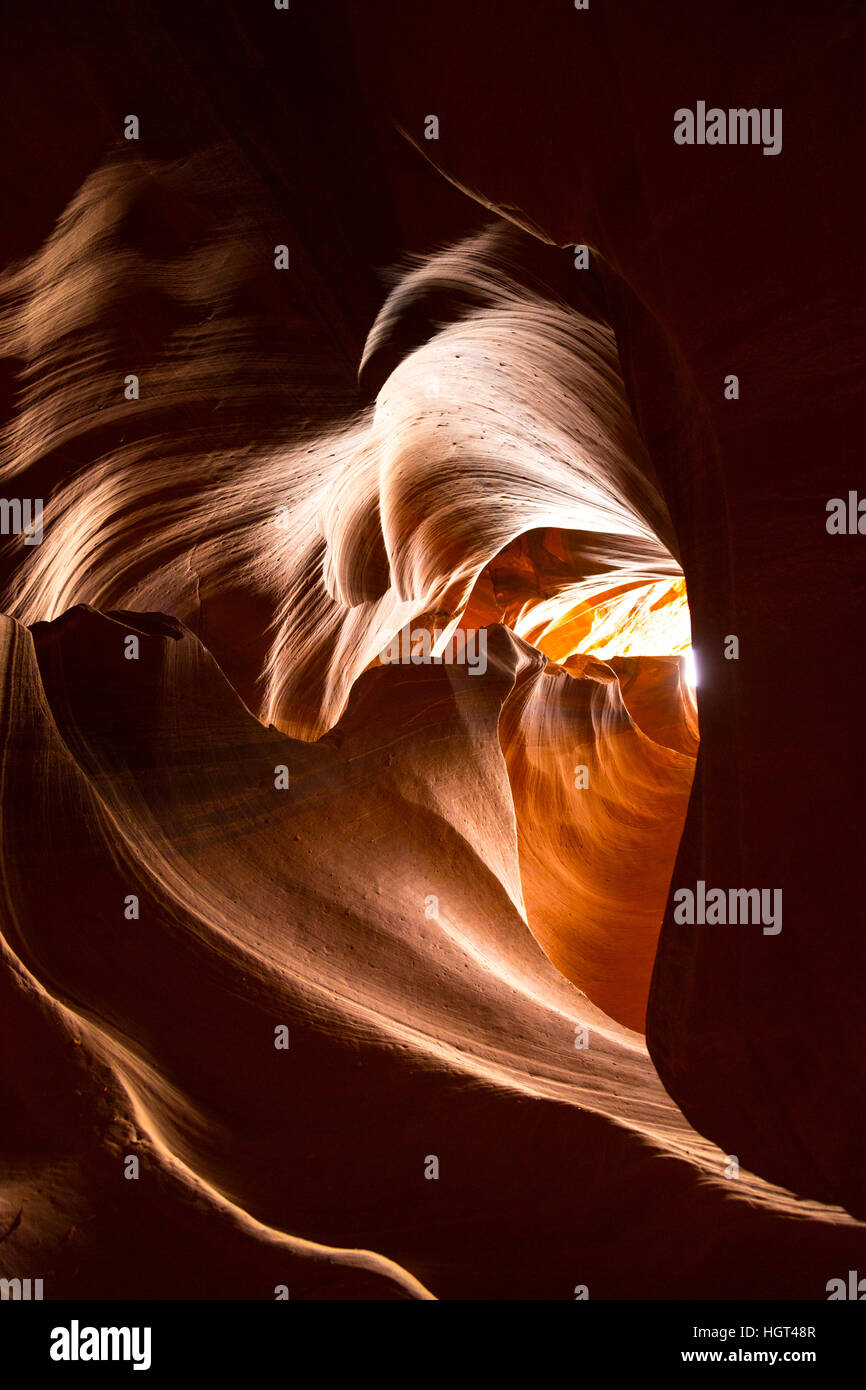 Attraverso la luce a forma di cuore la formazione di arenaria, Superiore Antelope Canyon, Pagina, Arizona, Stati Uniti d'America Foto Stock