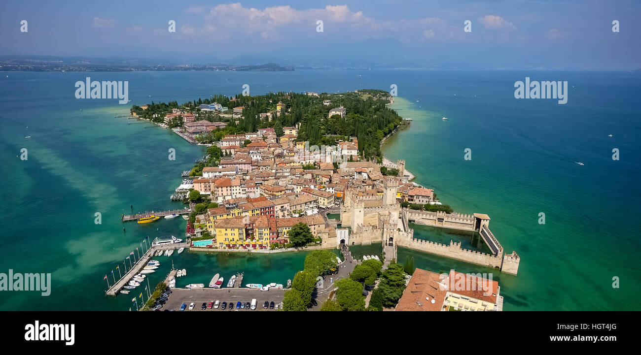 Castello Scaligero, Sirmione, penisola, il Lago di Garda, Lombardia, Italia Foto Stock