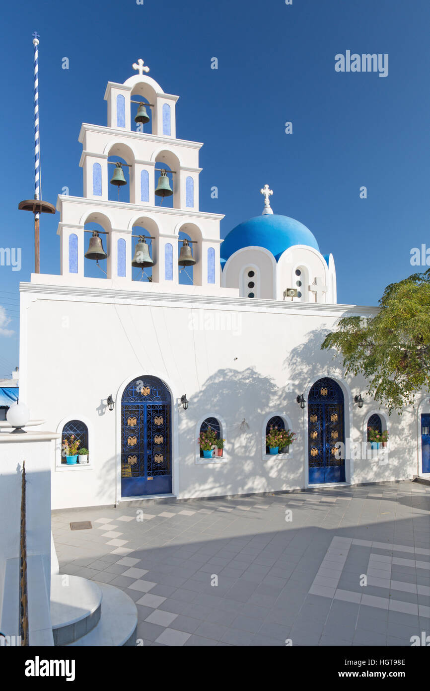 Santorini - tipicamente bianco-blu chiesa otenza Akrotiri (russo ortodossa). Foto Stock