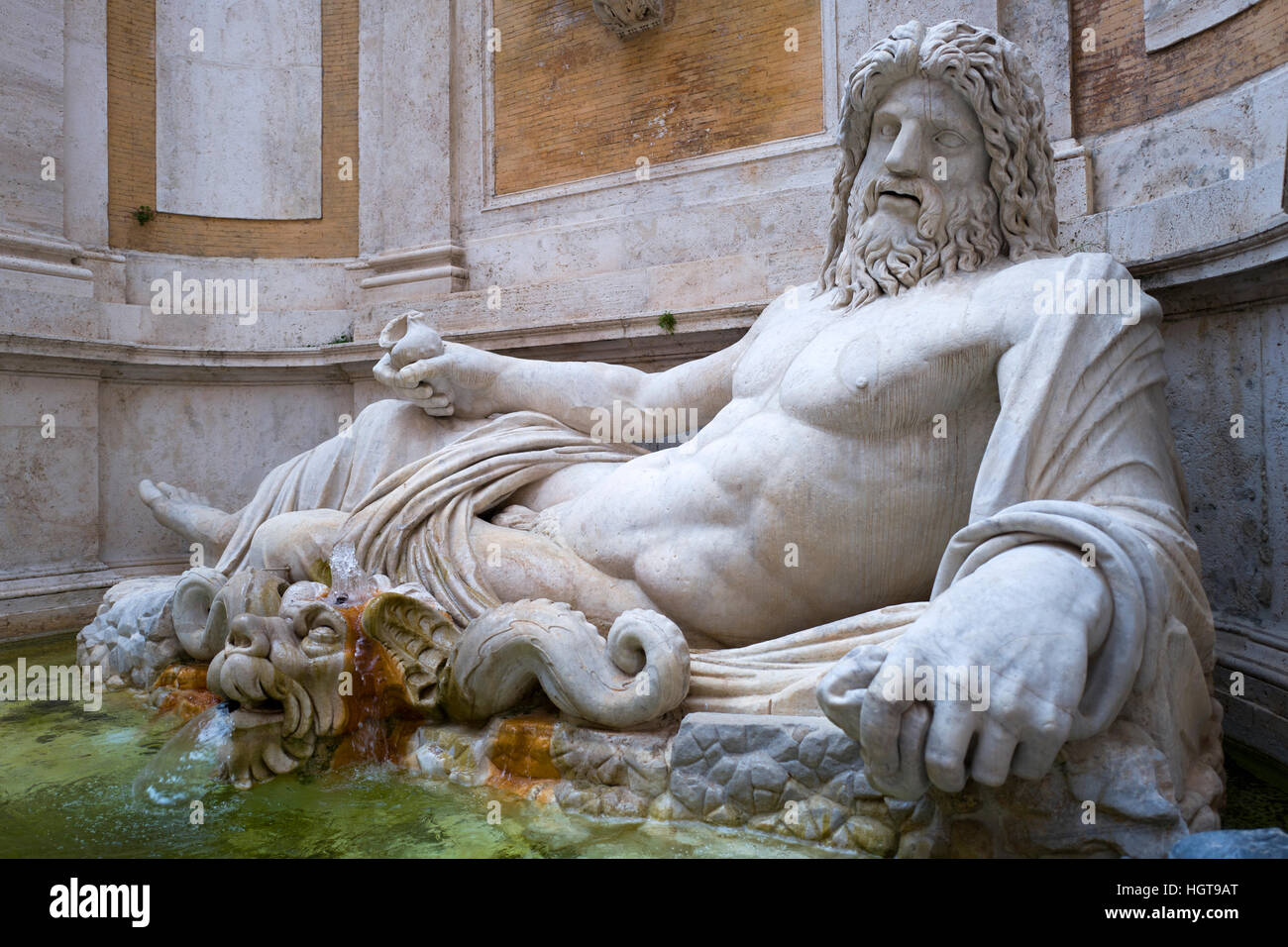 Scultura di nettuno nel Museo Capitolino Roma Foto stock - Alamy