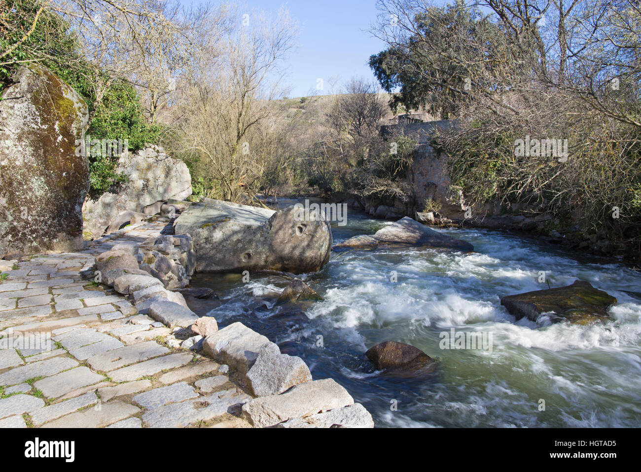 Segovia - Il percorso di pietra sulla riva del Rio Eresma Foto Stock