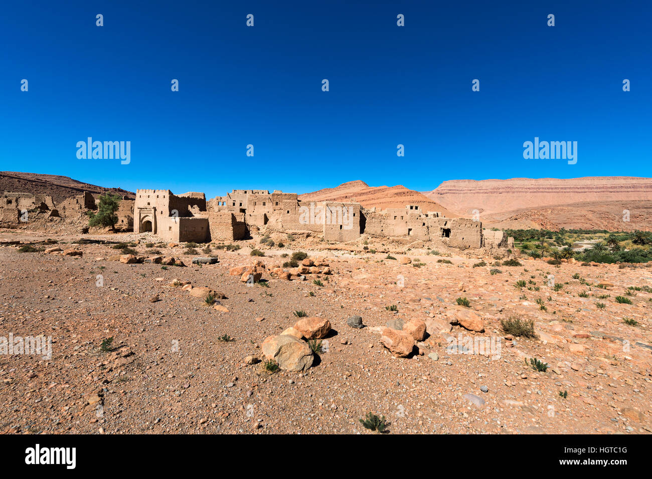 Le rovine di una Kasbah nella valle di Ziz, Marocco, Africa del Nord Foto Stock