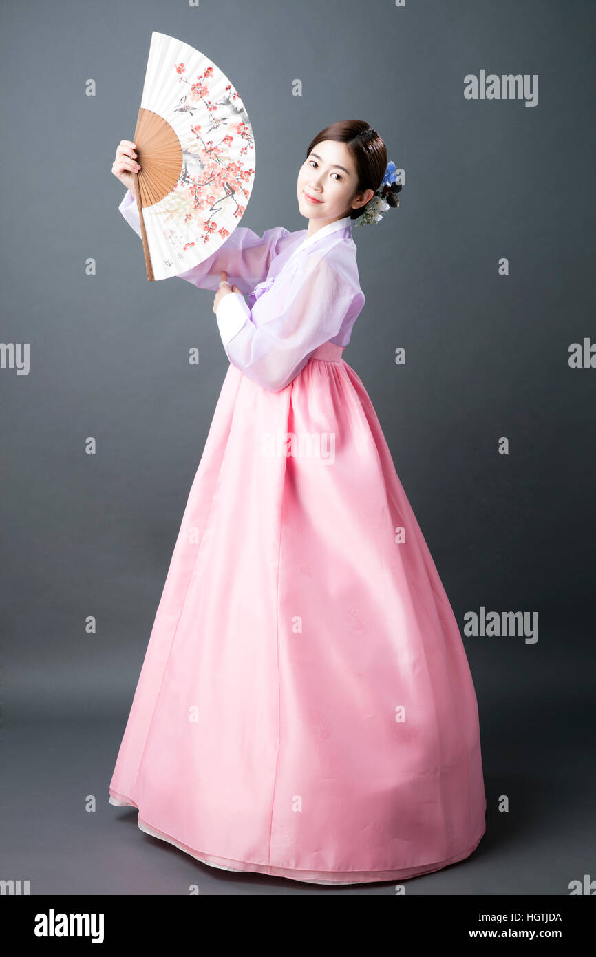 Vestiti tradizionali coreani immagini e fotografie stock ad alta  risoluzione - Alamy