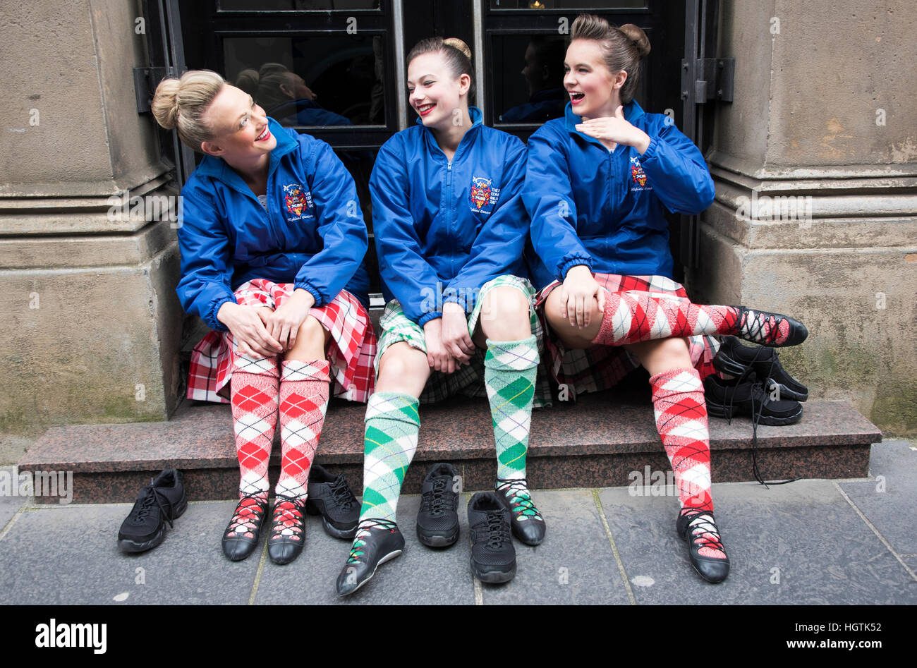 Highland scozzesi ballerini che un riposo da eseguire al Edinburgh Tattoo militare . Foto Stock