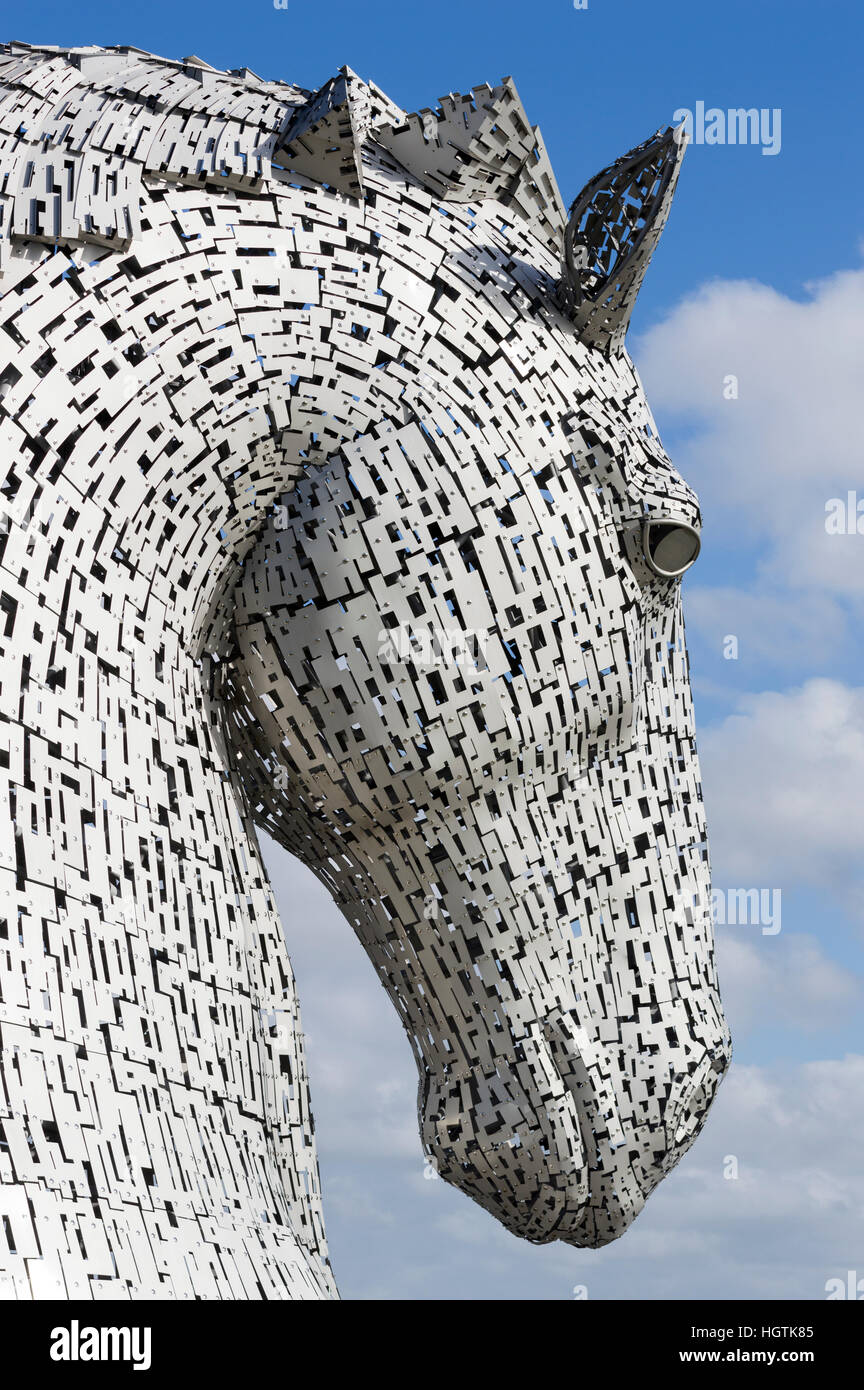 Il Kelpies -Andy Scott del cavallo della testa di sculture a Falkirk del parco di elica sul canale di Forth e Clyde Foto Stock