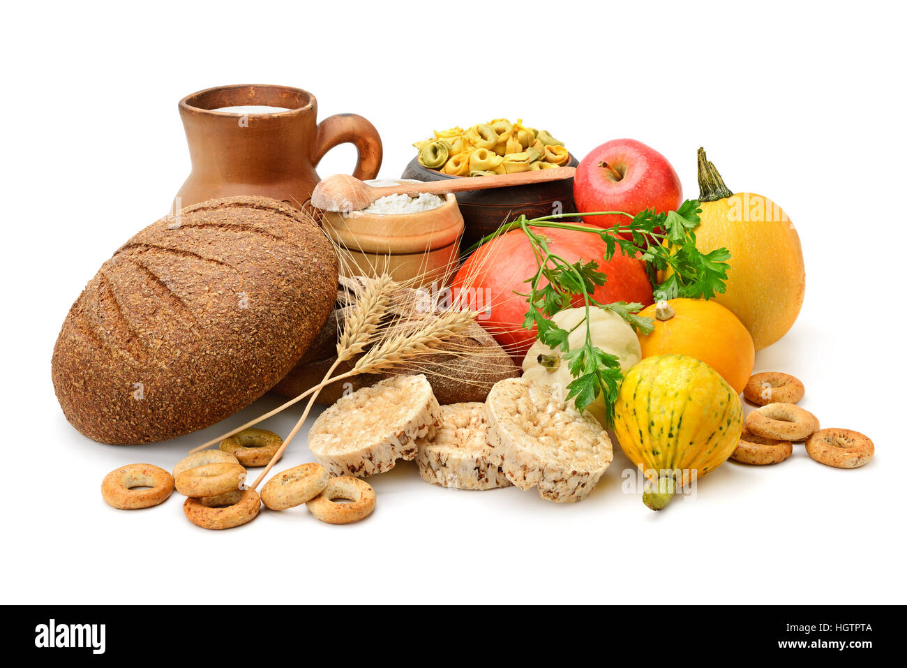 Composizione del pane, latte, verdure isolato su bianco Foto Stock