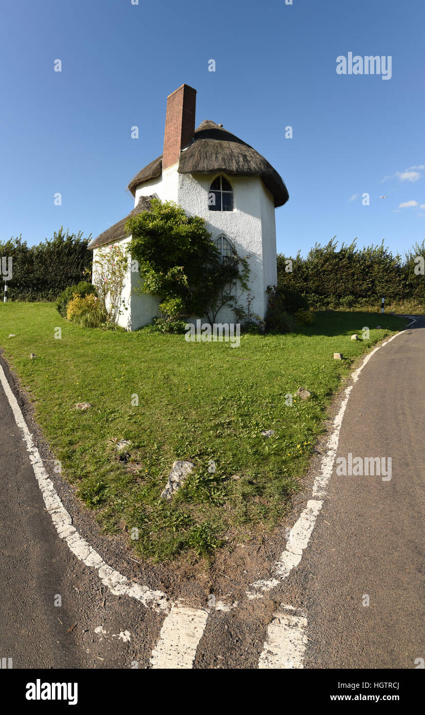 Stanton Drew casa rotonda (pedaggio casa) settecentesco edificio con tetto in paglia , Somerset, Inghilterra, Regno Unito Foto Stock