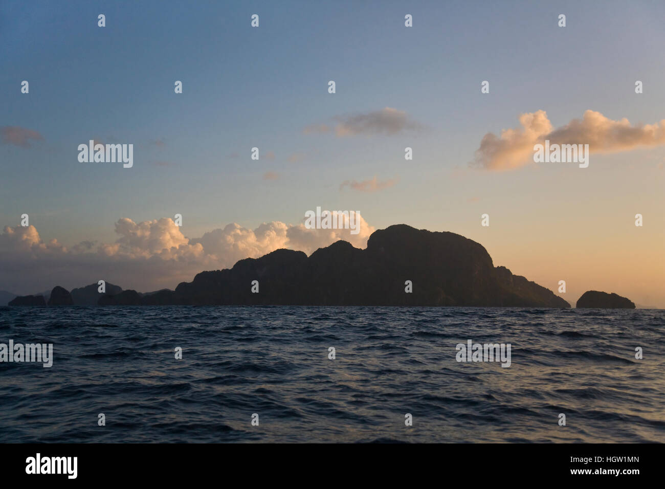 Bacuit Bay e arcipelago vicino a El Nido, isola di Palawan, Filippine Foto Stock