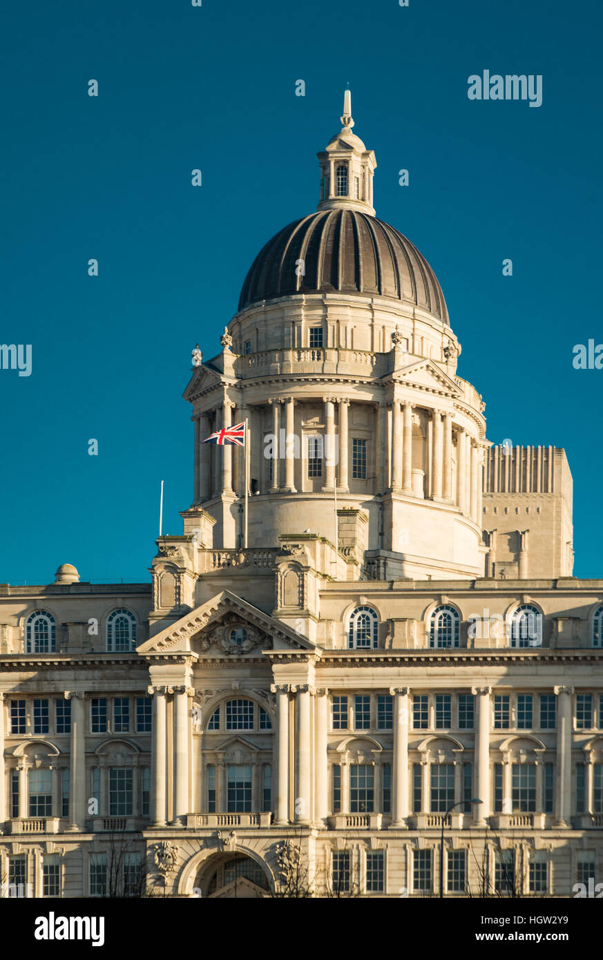 Porto di Liverpool edificio ad Albert Dock sulla chiara giornata di sole. Foto Stock